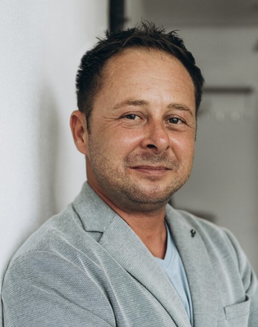 Photo by Nikolas Burtscher